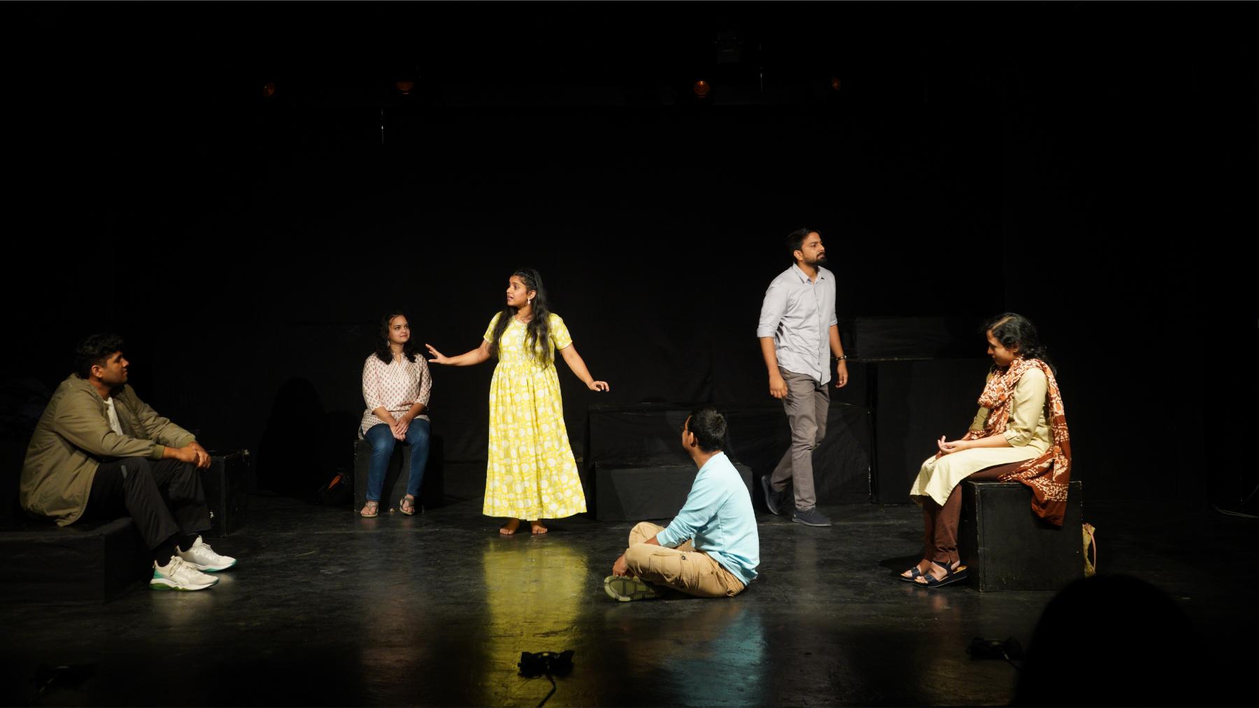 'POV' प्रत्येक कवितेचे पान वेगळे