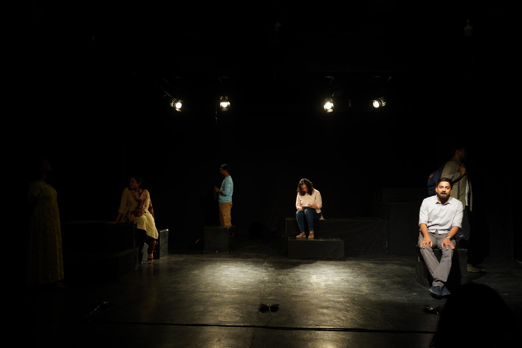 'POV' प्रत्येक कवितेचे पान वेगळे